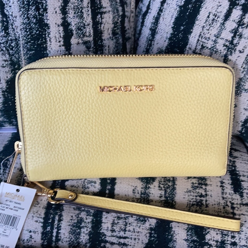 Michael Kors Jet Set Travel Lg Flat Multifunctional Phone Case-Wristlet-Wallet